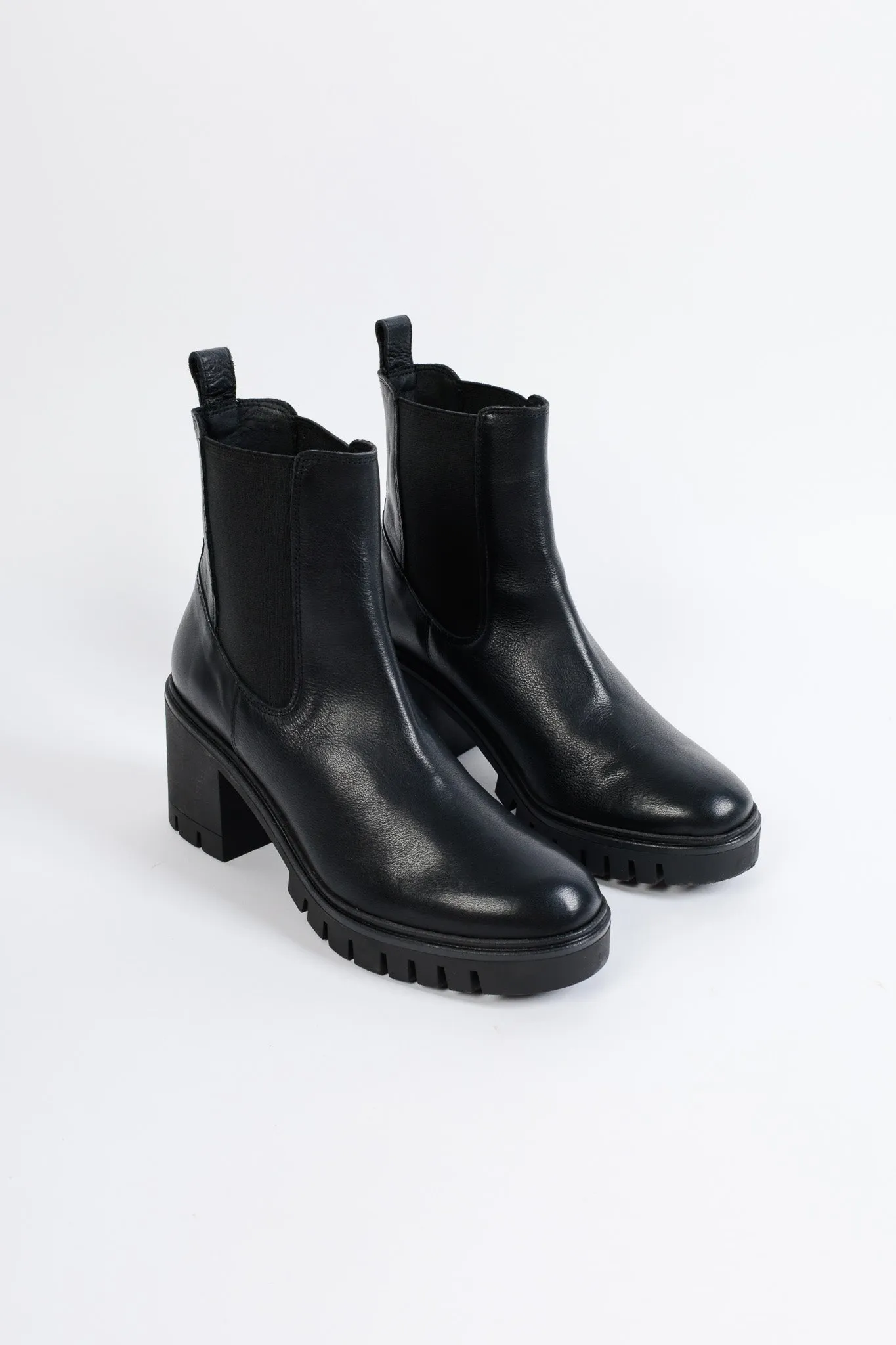 LIBY BLACK - Heeled Boots with Elastic and Notched Sole