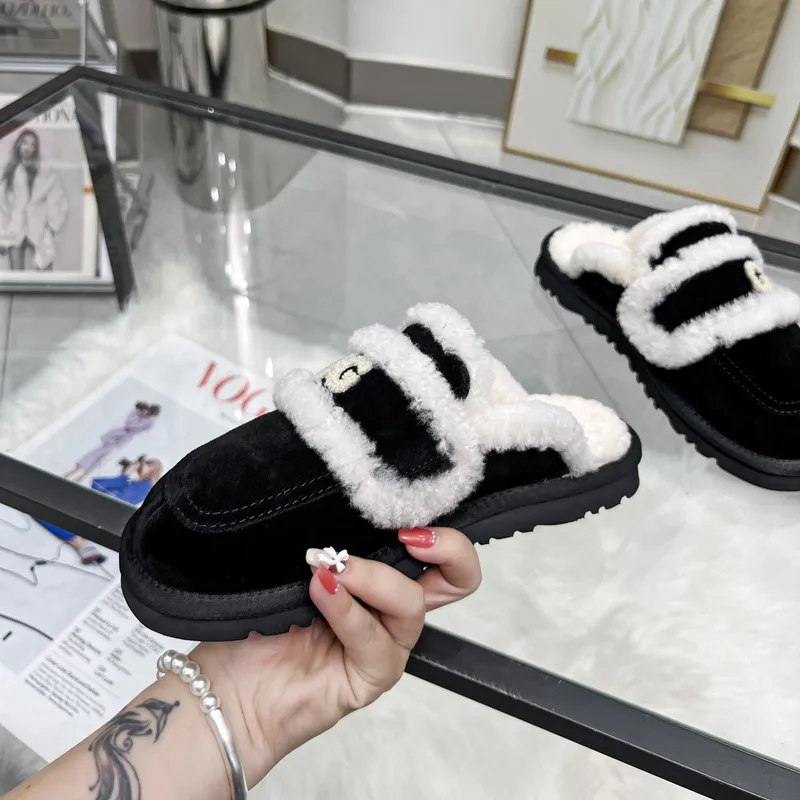 Luxury Fashion Casual Cotton Fur Winter Women Zapatos clásicos de lana Slippers de lujos de lujo Sandalias planas de interiores 