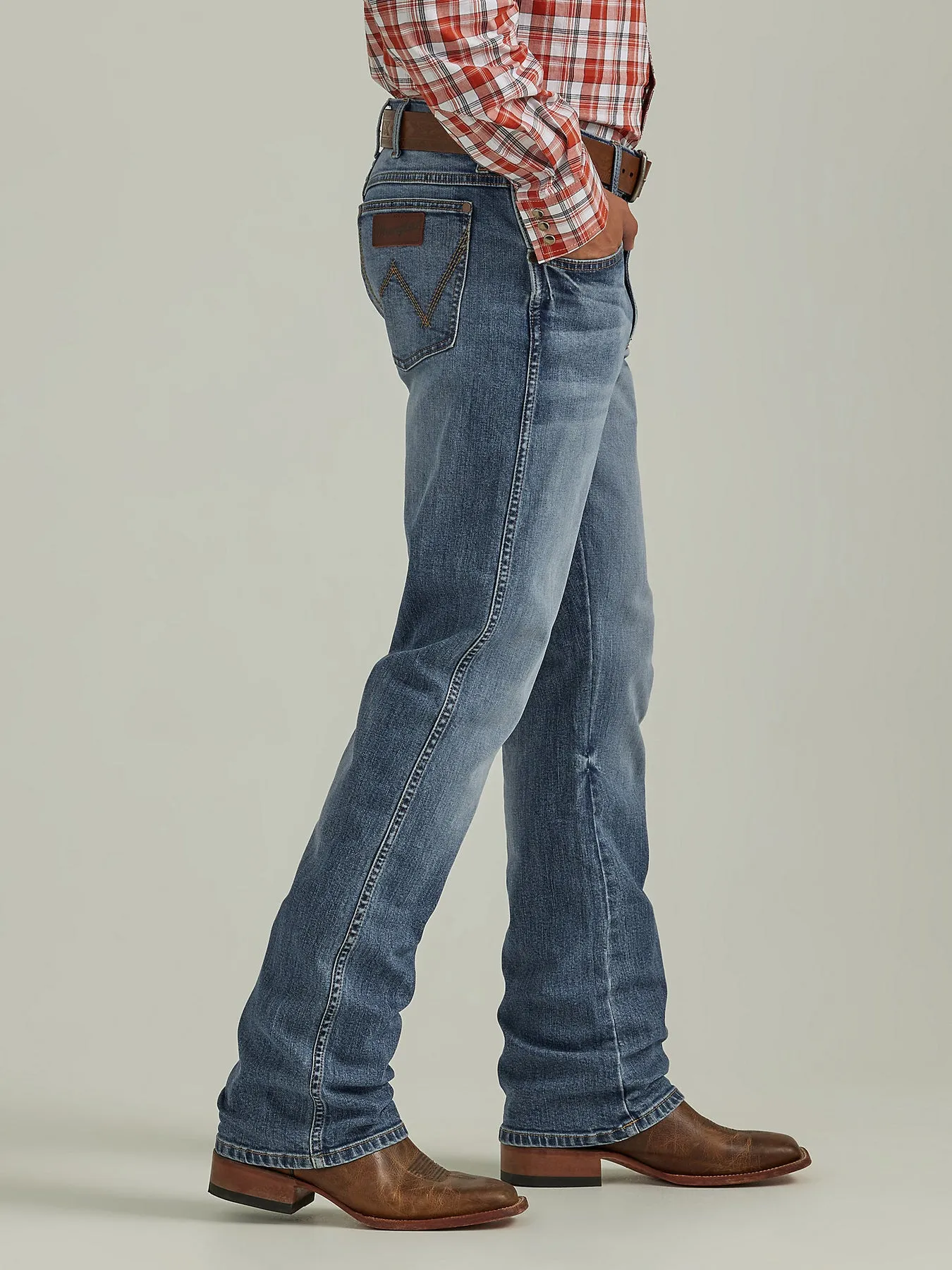 Men's Wrangler Retro Slim Fit Bootcut Jean in Beauford-