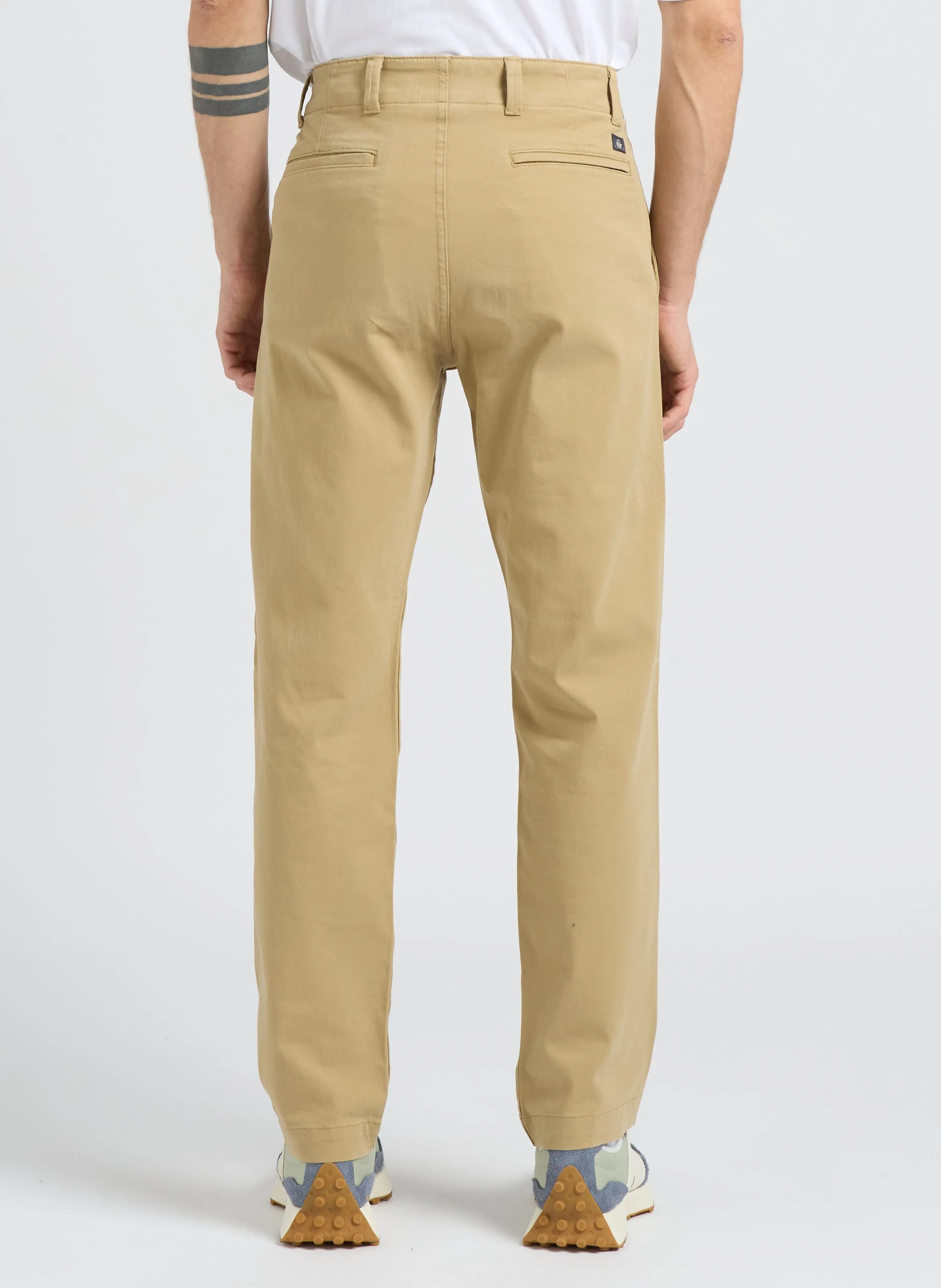 Pantalón slim de mezcla de algodón en dorado