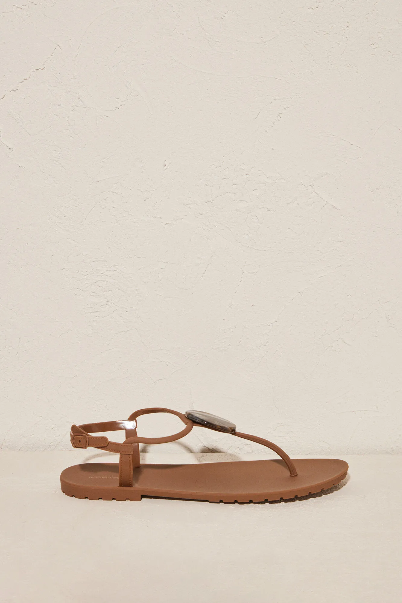 Sandalias planas marrones