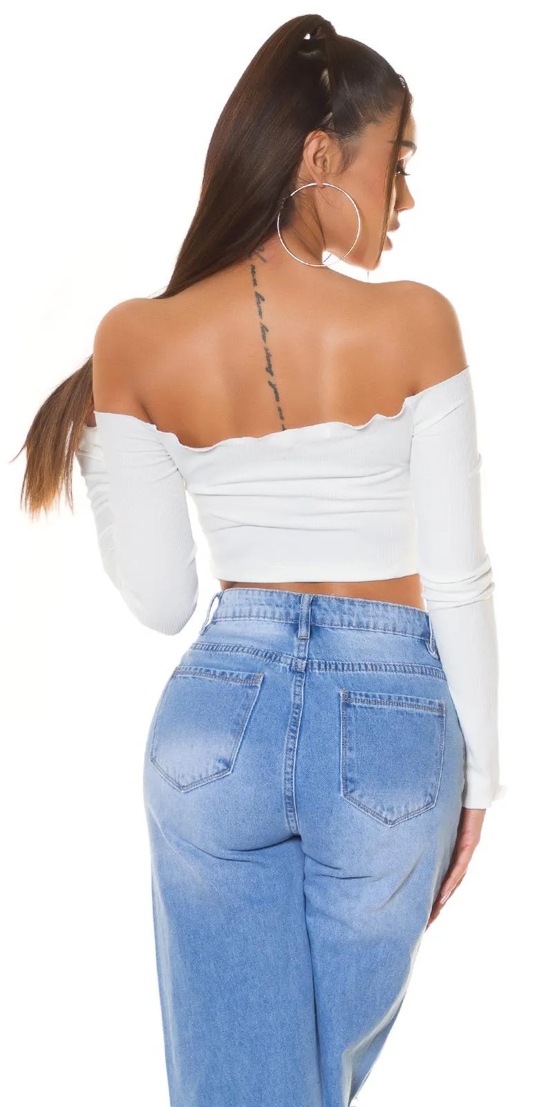 Top crop blanco con hombro descubierto