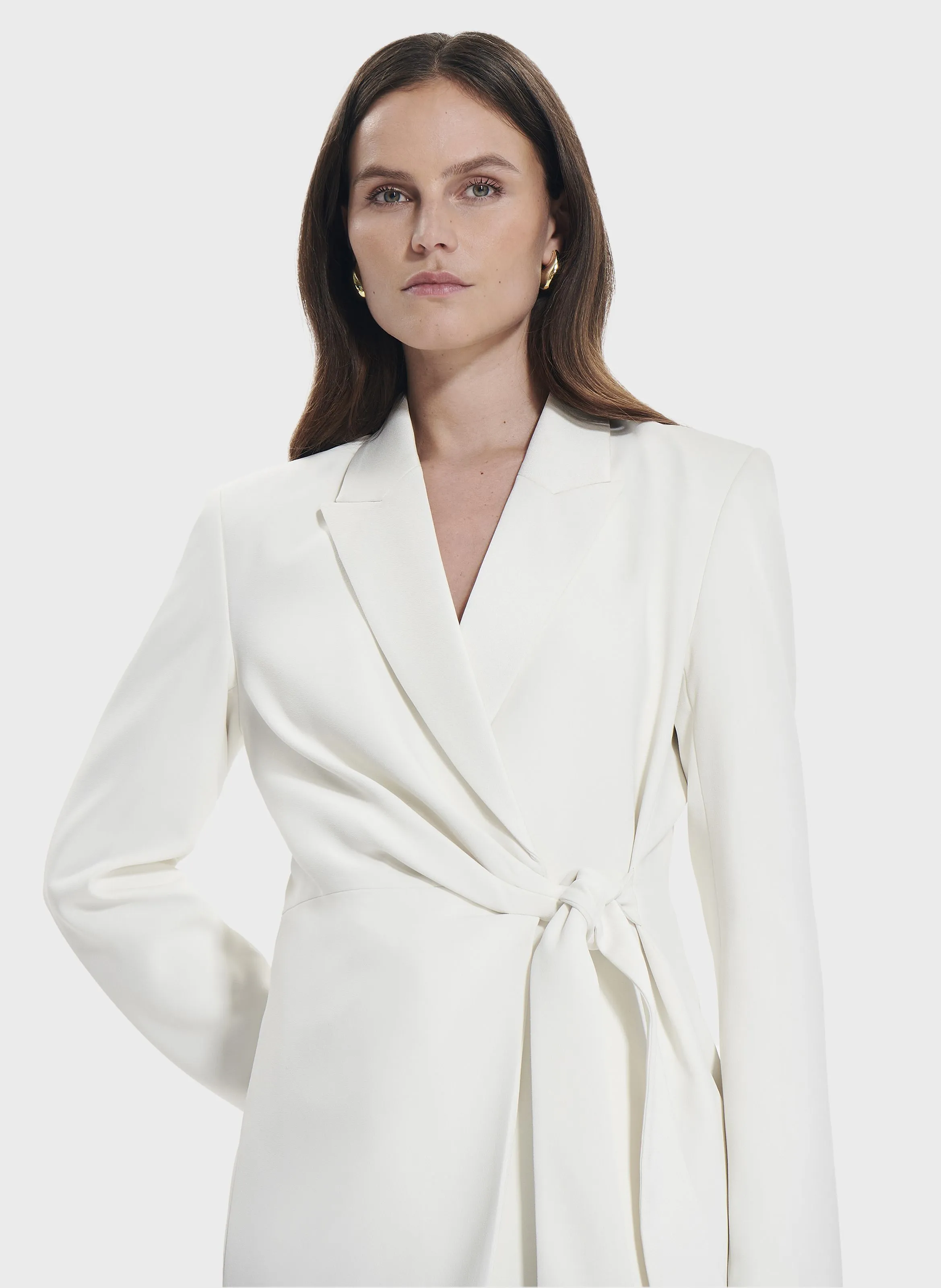 VITTORA - Chaqueta de traje con lazo en blanco